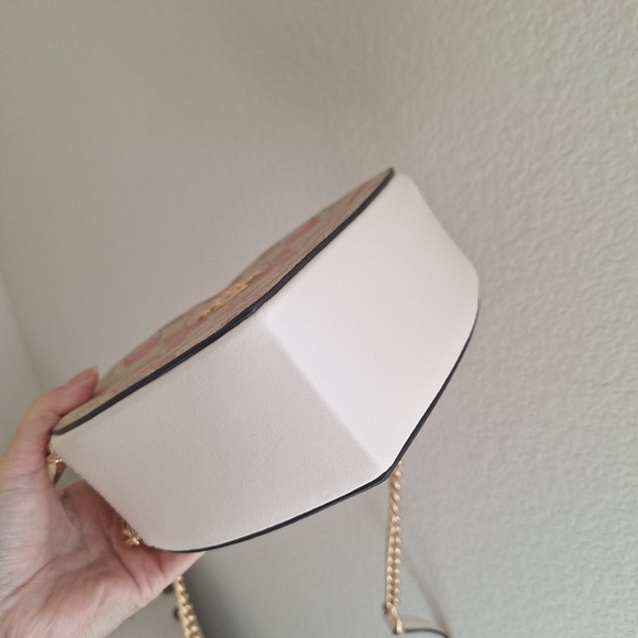 NWT Coach Heart Crossbody In Signature Canvas With Heart Print Light Khaki Chalk - Picture 5 of 10